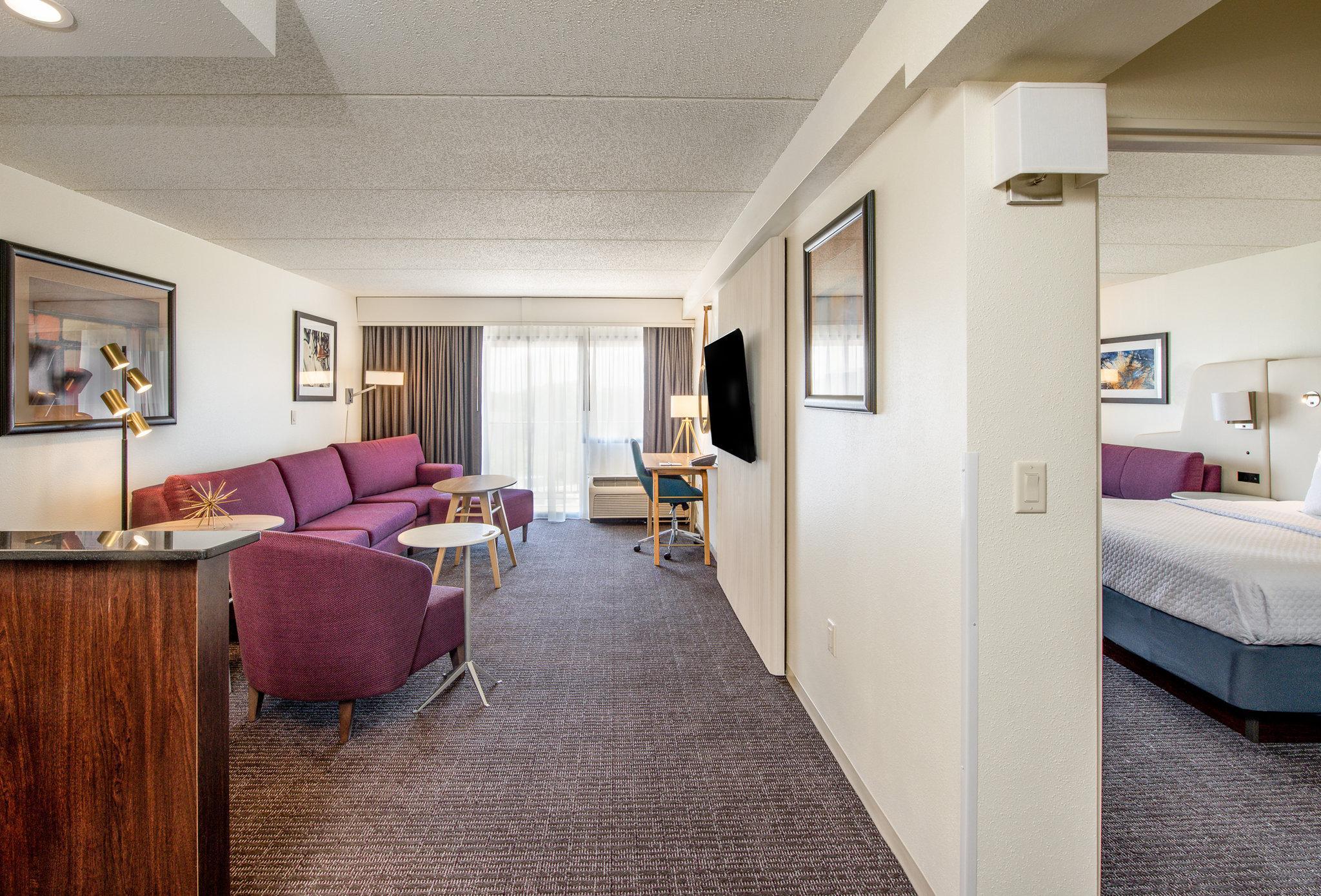 Crowne Plaza Milwaukee South By Ihg Exterior foto