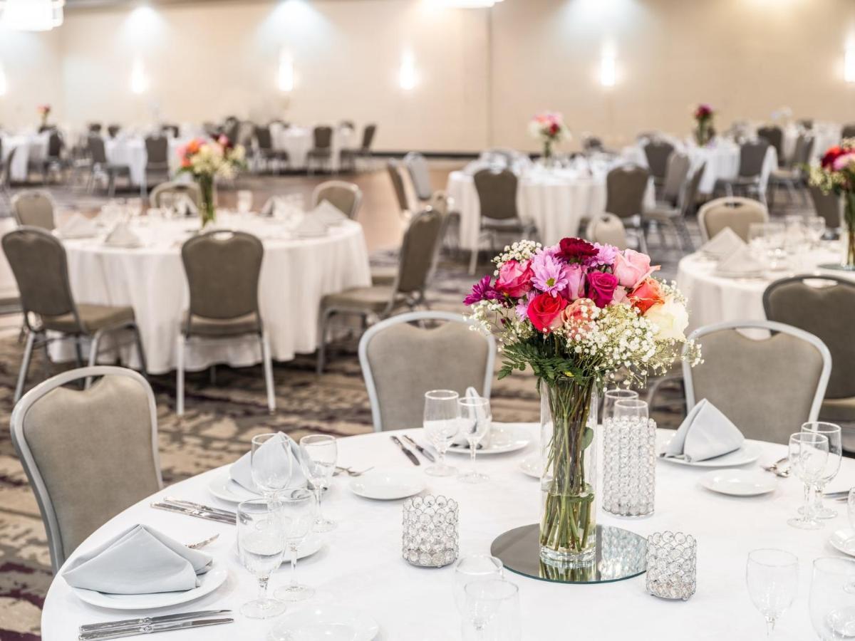 Crowne Plaza Milwaukee South By Ihg Exterior foto