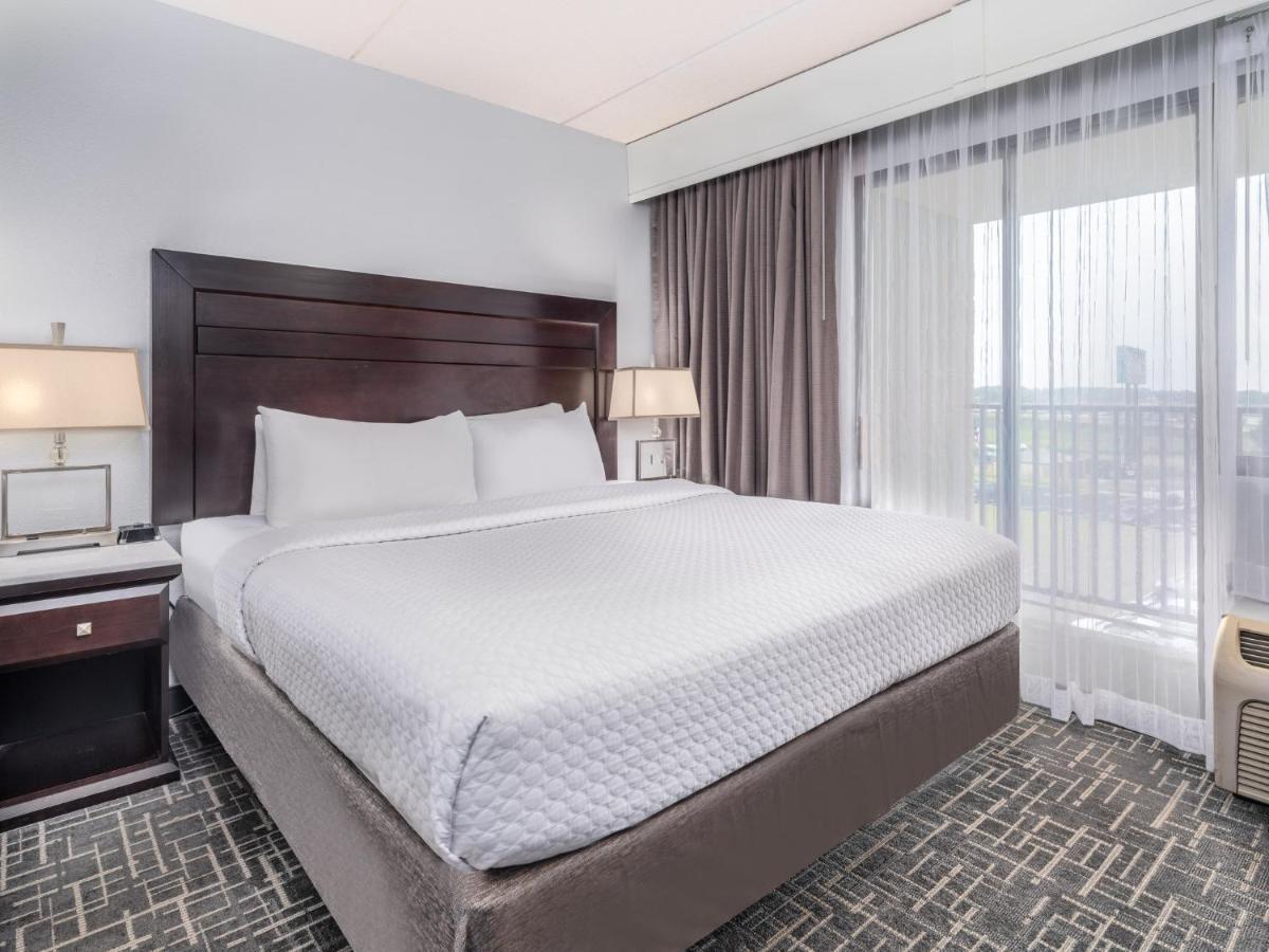 Crowne Plaza Milwaukee South By Ihg Exterior foto