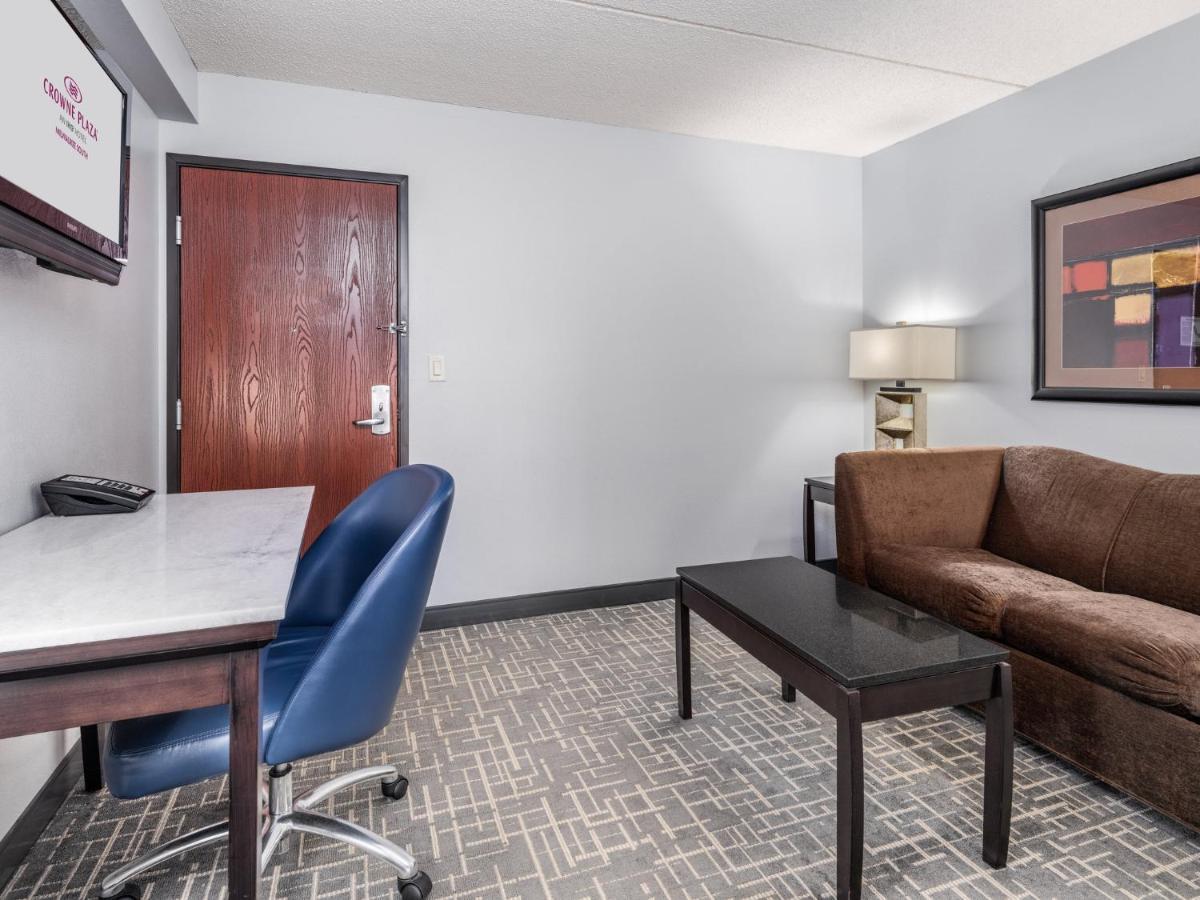 Crowne Plaza Milwaukee South By Ihg Exterior foto