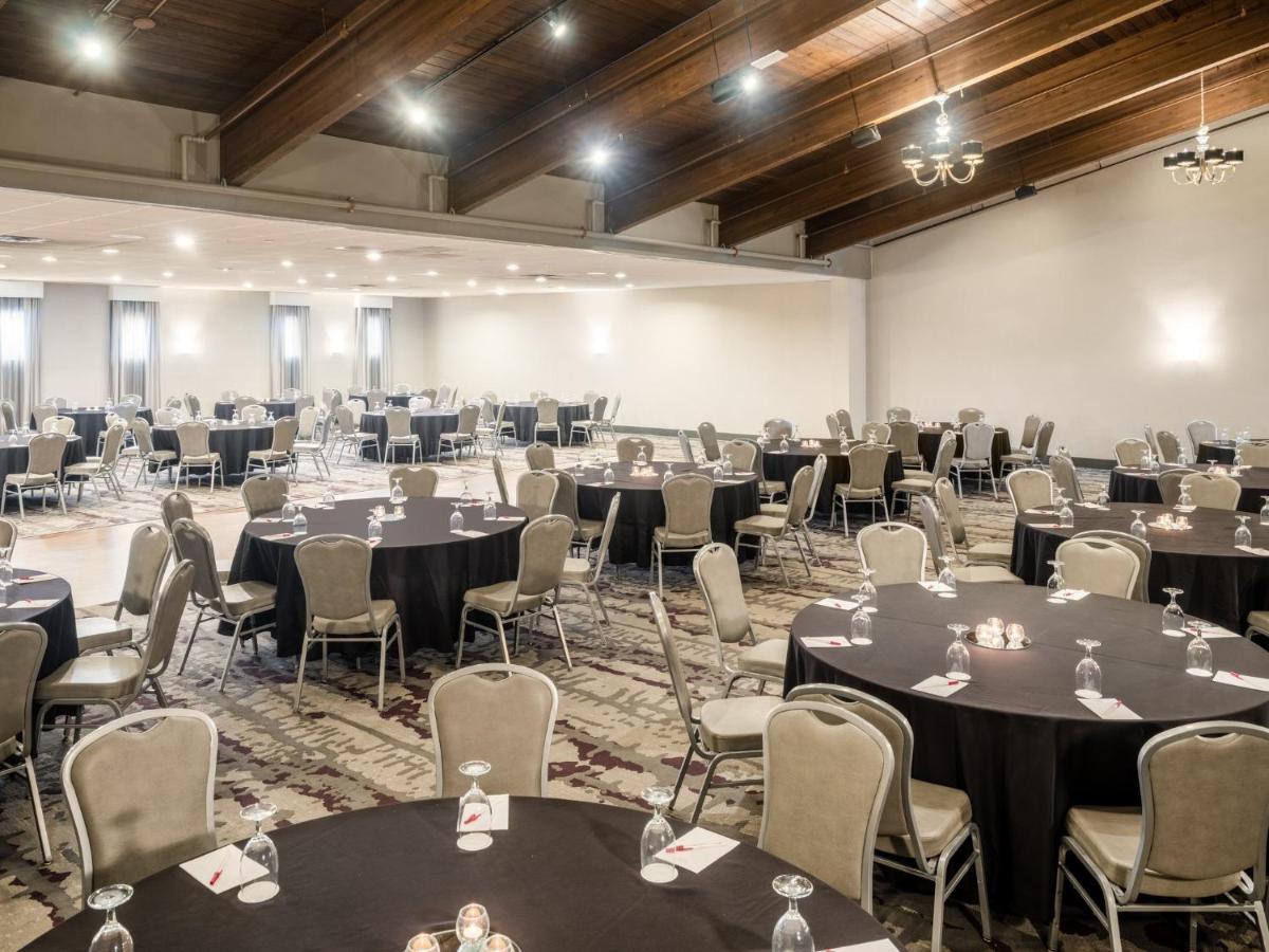 Crowne Plaza Milwaukee South By Ihg Exterior foto