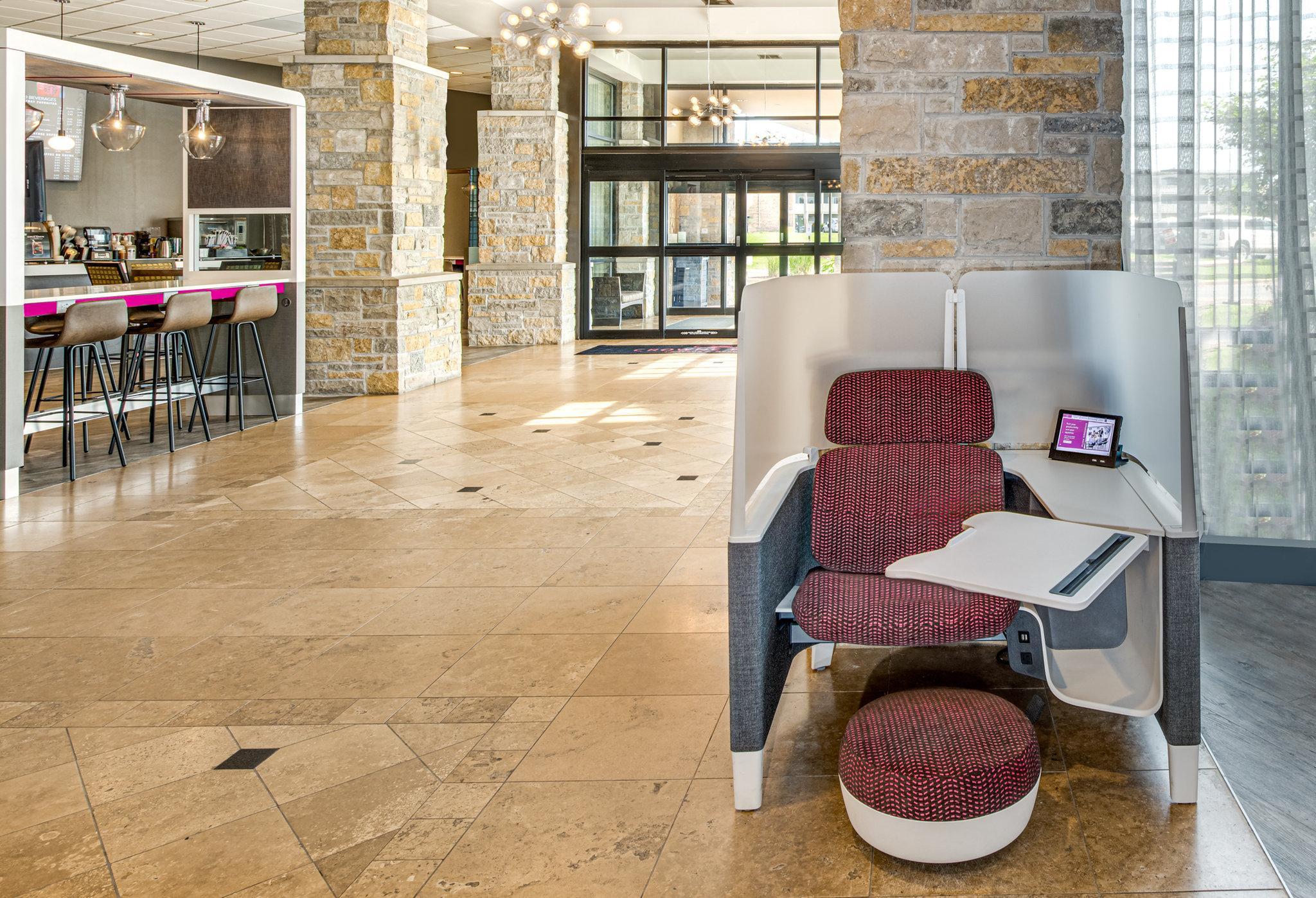 Crowne Plaza Milwaukee South By Ihg Exterior foto