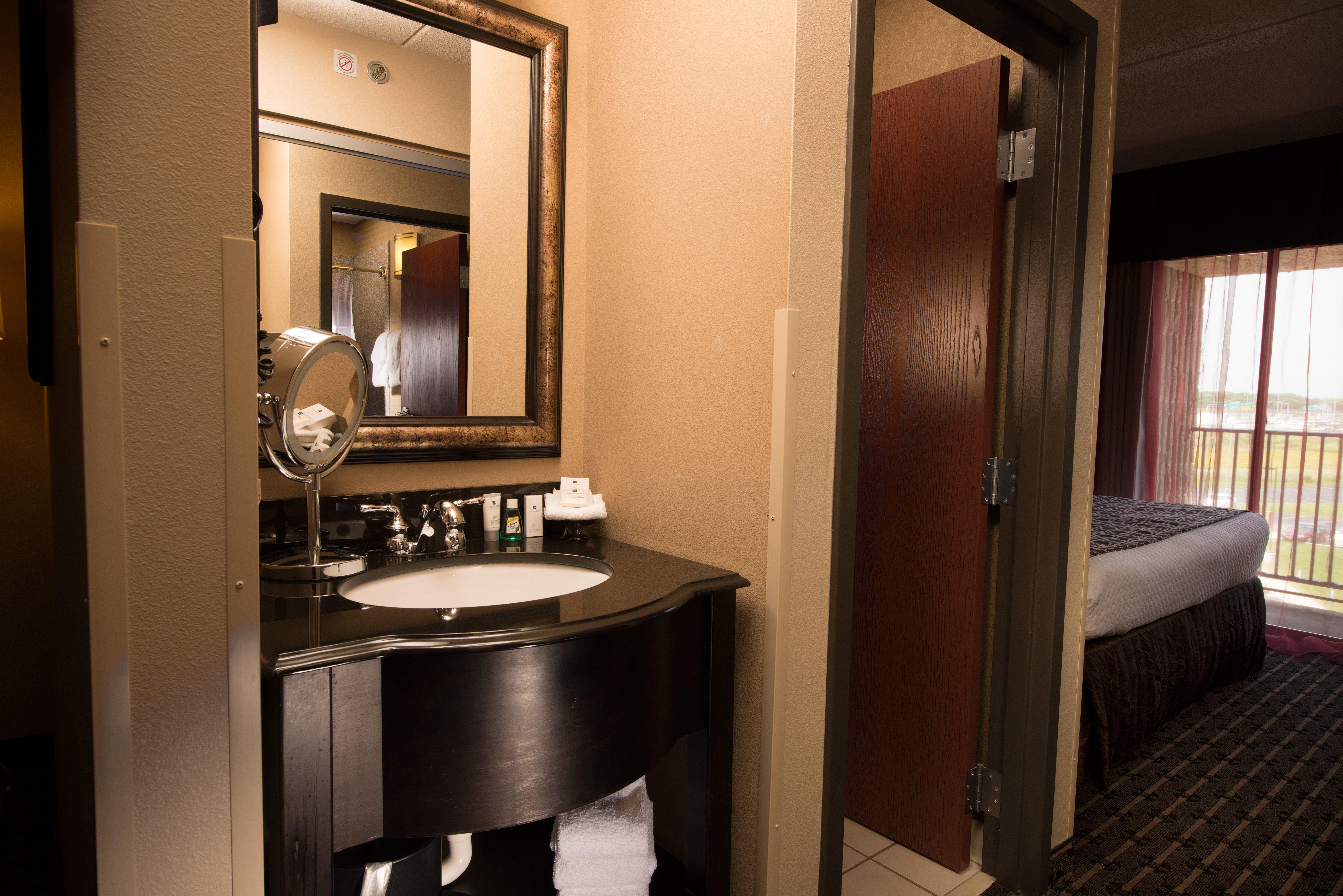Crowne Plaza Milwaukee South By Ihg Exterior foto